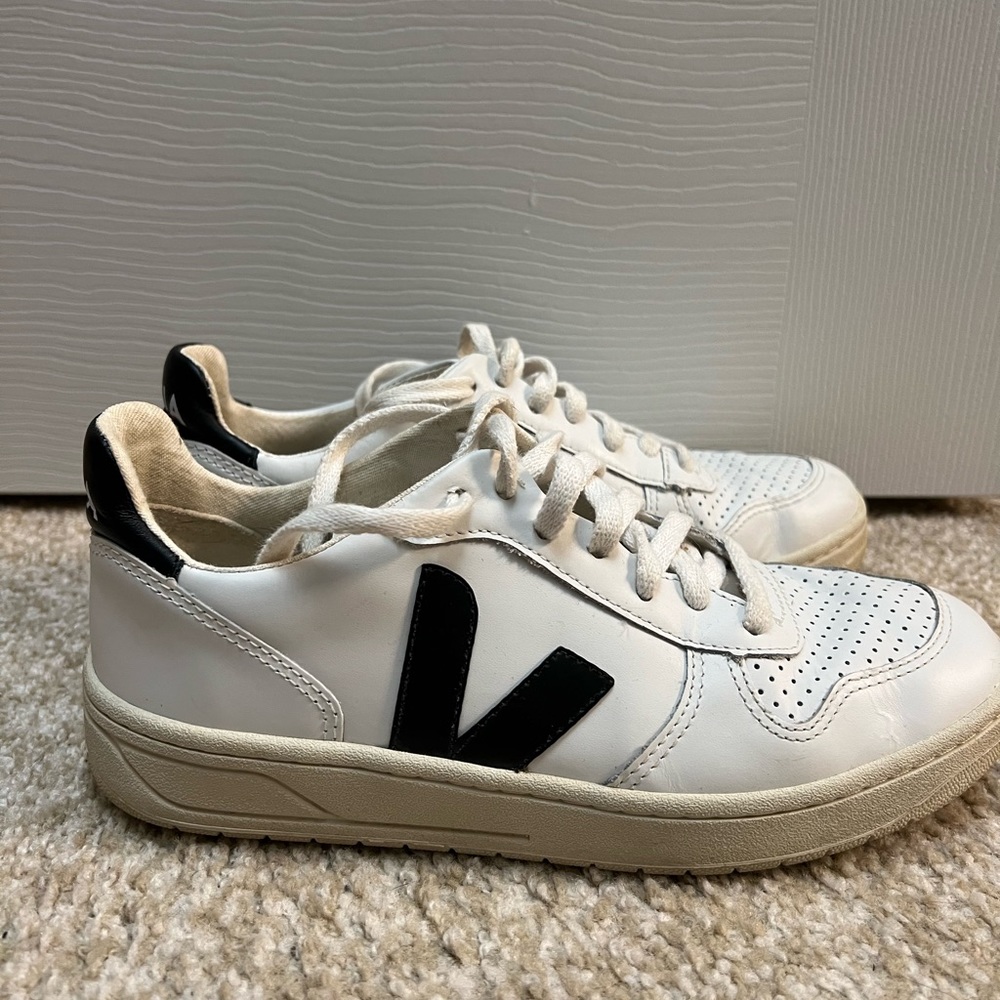 Veja V-10 Women’s Sneakers Black and White
